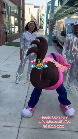 Straight Heat🔥🔥🔥🔥🔥🔥#childrenentertainment #Philly #NYC #JERSEY #familyentertainment #maryland #princesses#hiphopclowns#clowns#cuzzlightyear#hoodie 