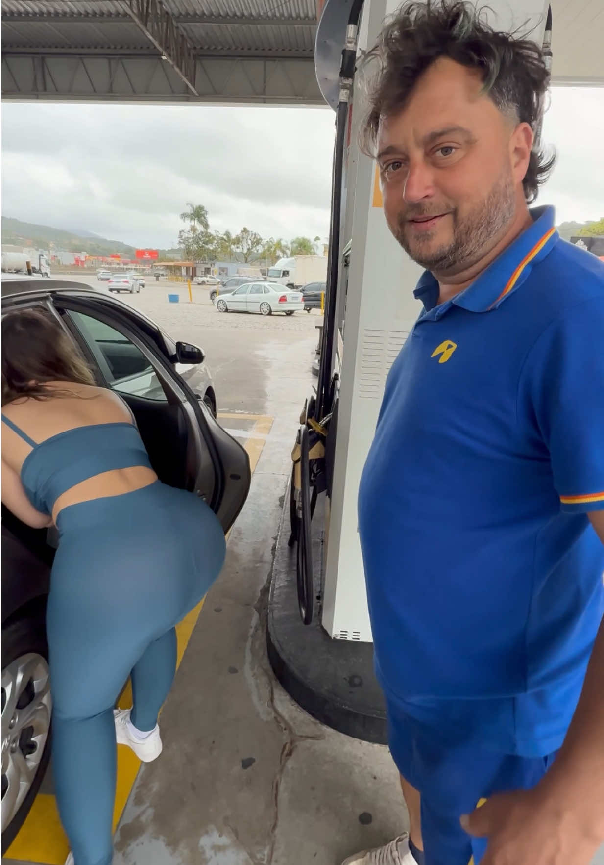 Frentista ficou de olho #frentistas #frentista #clientes 