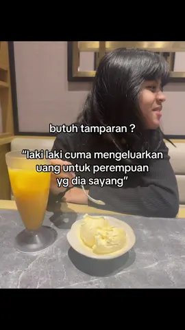kalau perempuan yg ngeluarin uang artinya ap?
