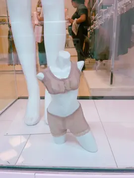 the smallest mannequin ive ever seen on a window display 😲#minimannequin #minithings #ministuff #windowdisplay #mallcore 