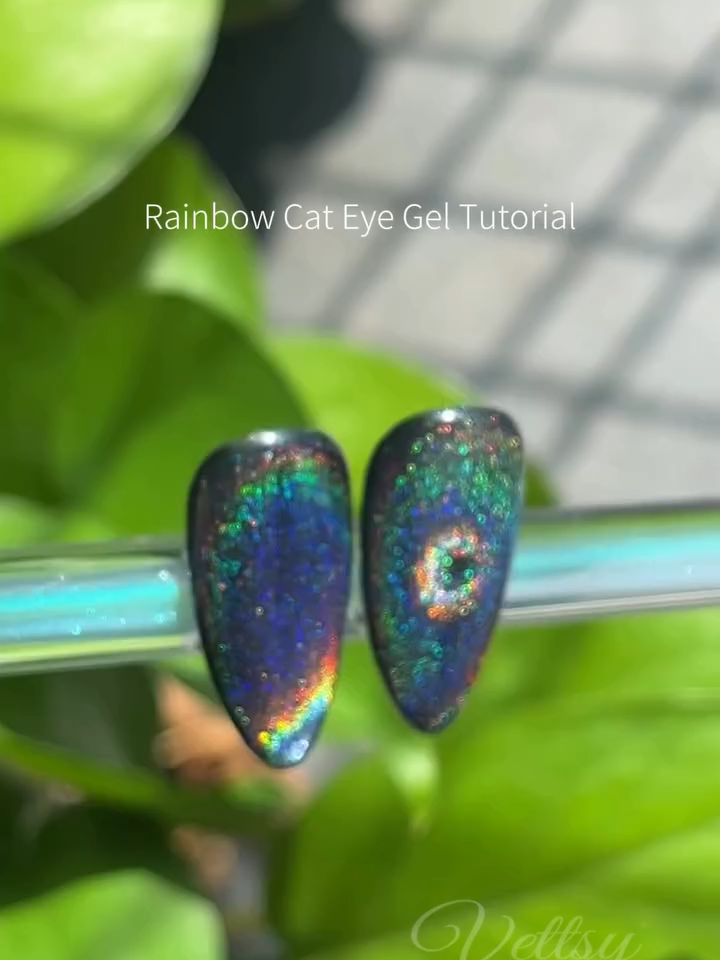 🌈 Are You Struggling With Rainbow Cat Eye Gel? Here’s The Full Tutorial For You! 👻 🛒Using Vettsy: ✨Hema-Free Gel-Nightdream ✨Rainbow Cat Eye Gel 👉 Shop the same nail supplies via my bio or visit vettsy.com Follow @vettsystore & @vettsynails for more nail inspiration 🧚‍♀️ 👭Tag friends who would like this👭 #vettsycateye #vettsynails #magneticnails #rainbownails #rainbowcateye #nailtutorial #nailtips #nailtipsandtricks #holonails #cateyenails💅 #holographicnails #irridescentnails #nailsathome #diynail