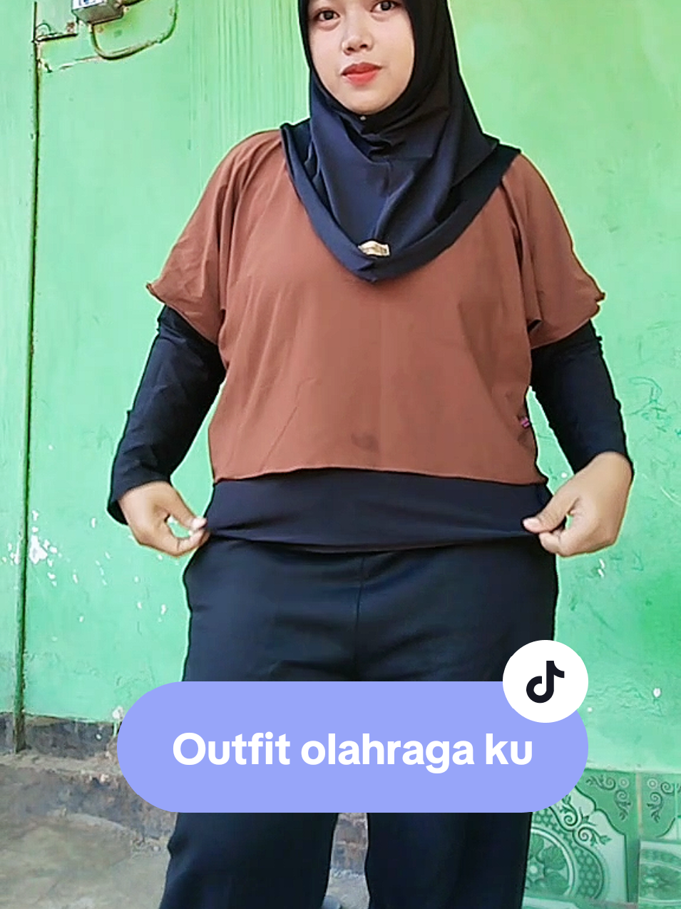 Jangan lupa take video dulu sebelum Olga😅 #croptop #setcrop #bajuolahraga 