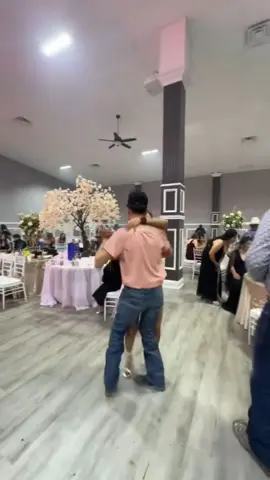 Creo que vamos andar bailando pasito satevo asta de viejitos 🥹😂 #losvendavalesdeadanmelendez #pasitosatevo @Los Vendavales de Adán Mel 