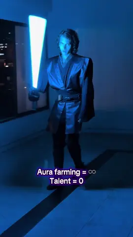 Farmear aura como Anakin es mi talento #starwars  #cosplay  #anakinskywalker  #ligthsaber  #fyp 