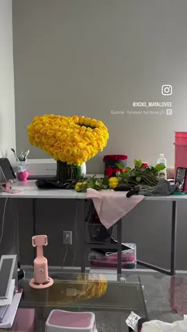 Forever Be Mine 😍😇  #Reels #goviral #explorepage✨ #scflorist #yellowbouquet #standingheartarrangement #standingheart #idontowncopyrights 