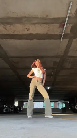 channeling my inner blythe iykyk <3333 (dc @amiemillss ) #fyp #fypage #gwenstefani #thesweetescape #dance 