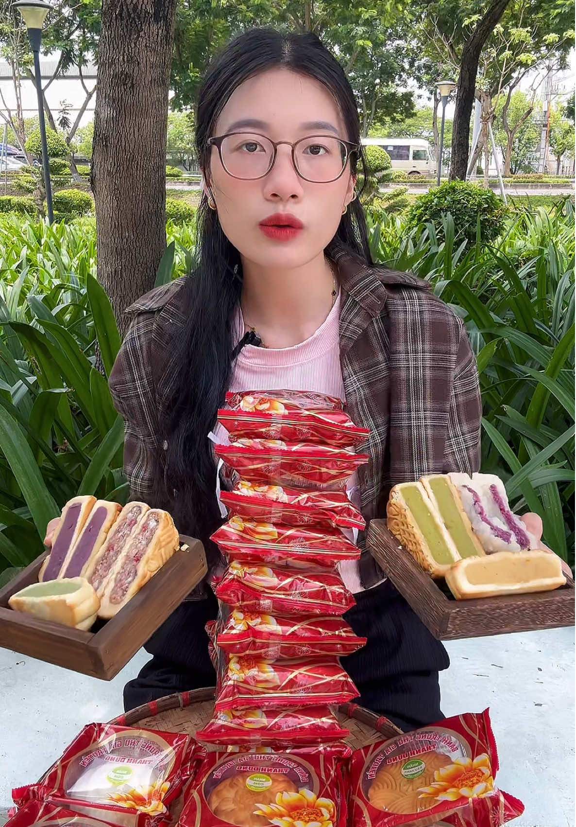 Mua 10 tặng 1 nha mn😍😍 #food #xuhuong #banhtrungthu #banhtrungthuthanhdung #combo 