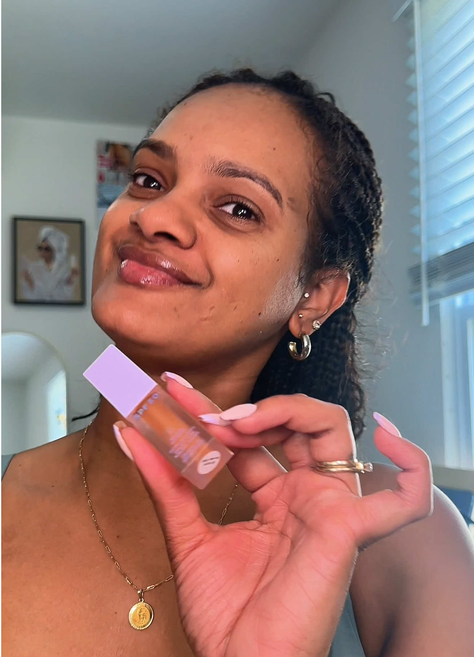 Lip gloss sip#creatorsearchinsights #ugcdanielaamador #lipglossspf50 #lipglossspf50 