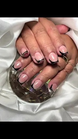 Black frenchies 🖤✨    #frenchies #blackfrenchtipnails #squarenails #shortnails #nailsdesigns #cutenails #acrylics #nailsnailsnails #htxnailtech #fypシ #explorepage #acrylicnails  #specialnailsformymom #nailsforgirls #cute #cutenailsdesign #trendynails2025 