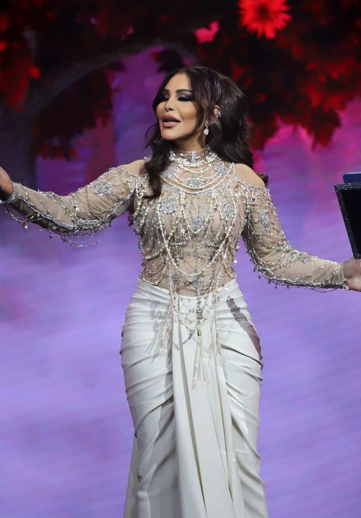 ما اشفق على من جرح قلبي بسواليفه   💔                        #احلام_فنانة_العرب #احلام @Ahlam Alshamsi 