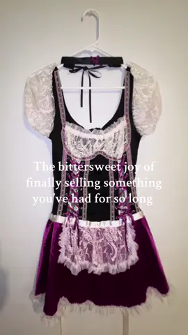 This gorgeous Fredrick’s Of Hollywood costume needed a new home. Sold in less than a day on my depop. 🥹 #vintagefashion #halloweencostume #y2khalloween #fredricksofhollywood 