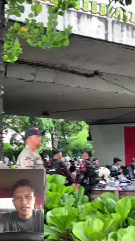 viral!! ada penampakan di tengah