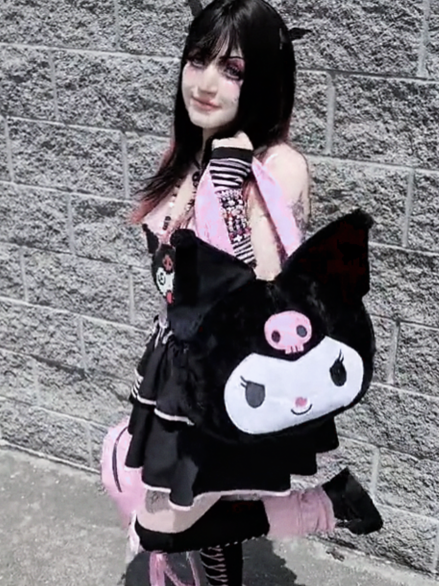 🩷×🖤×🩷×🖤×🩷×🖤 ¿cuál bolsa?  básicamente ya viene Halloween y no se de que me voy a disfrazar ⋆˙𓍊₊ ⊹˚  #draculaura #kuromi #alt #monsterhigh #altfashion 