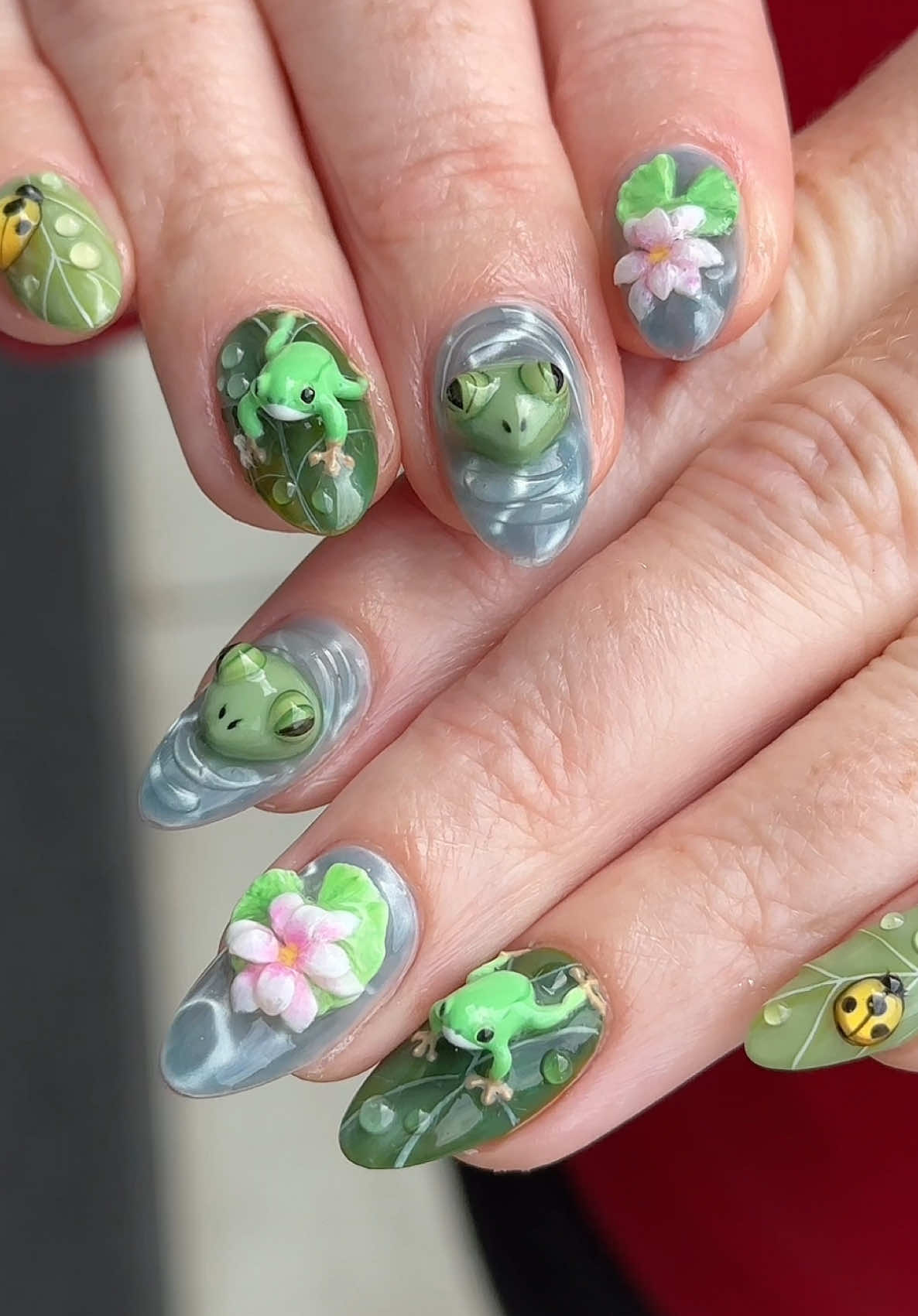 I’m crying over the little one standing on his feet 😭💚🐸 • #nailartist #nailart #naildesigns #fyp #viral 