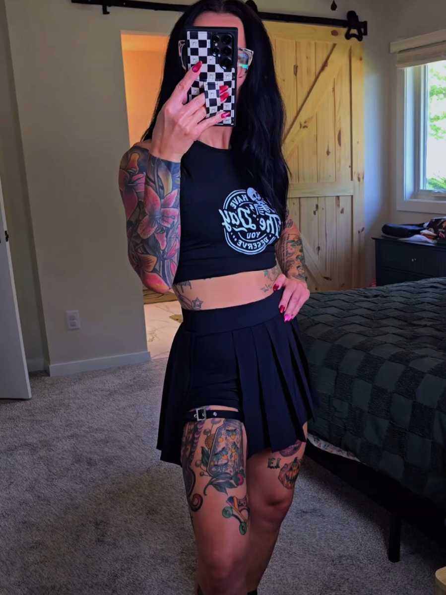 Just feeling like a freaking baddie with this skirt😍 The buckle😍 Wearing an extra small. High waisted, stretchy, built in spandex with a pocket, freaking hot af!! *for reference I am 5'2 115lbs*