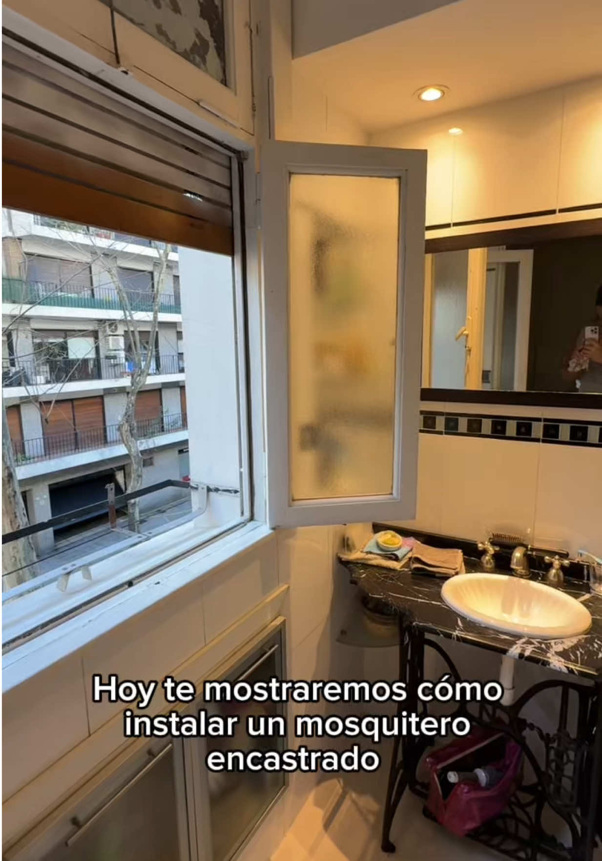Hoy te mostraremos cómo instalar un mosquitero encastrado  en ventanas de madera de forma rápida y sencilla. #buenosaires #argentina #fyp 