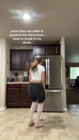 help me #ballet #fypシ #mcb #pointeshoes #bunnyhop 