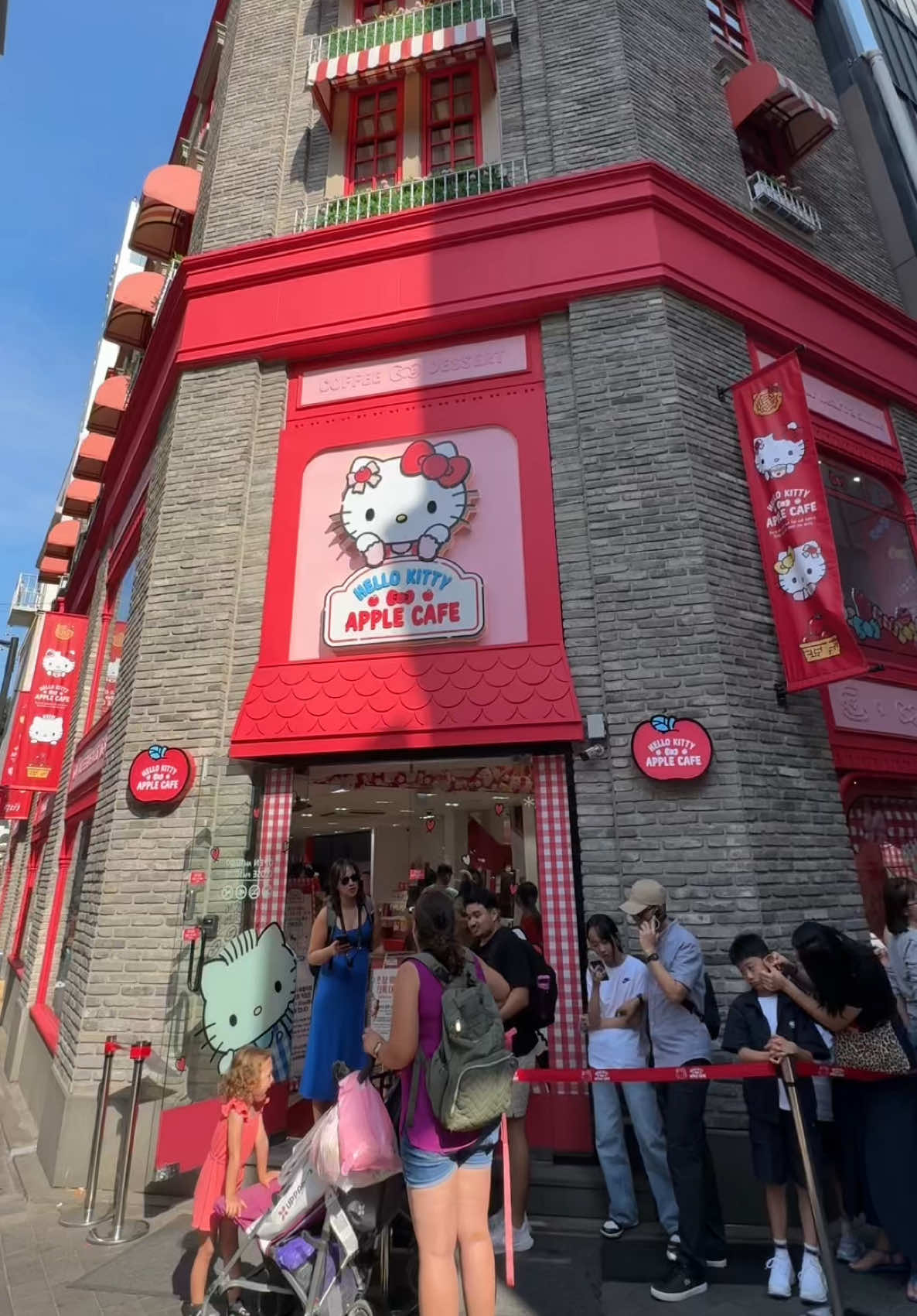 Hoy traemos el Apple Café de Hello Kitty (Trendy no tendrá licencia Sanrio) pero igual quería mostrarles esta belleza ♥️ #camilaorregotrendy #corea #hellokitty #sanrio 