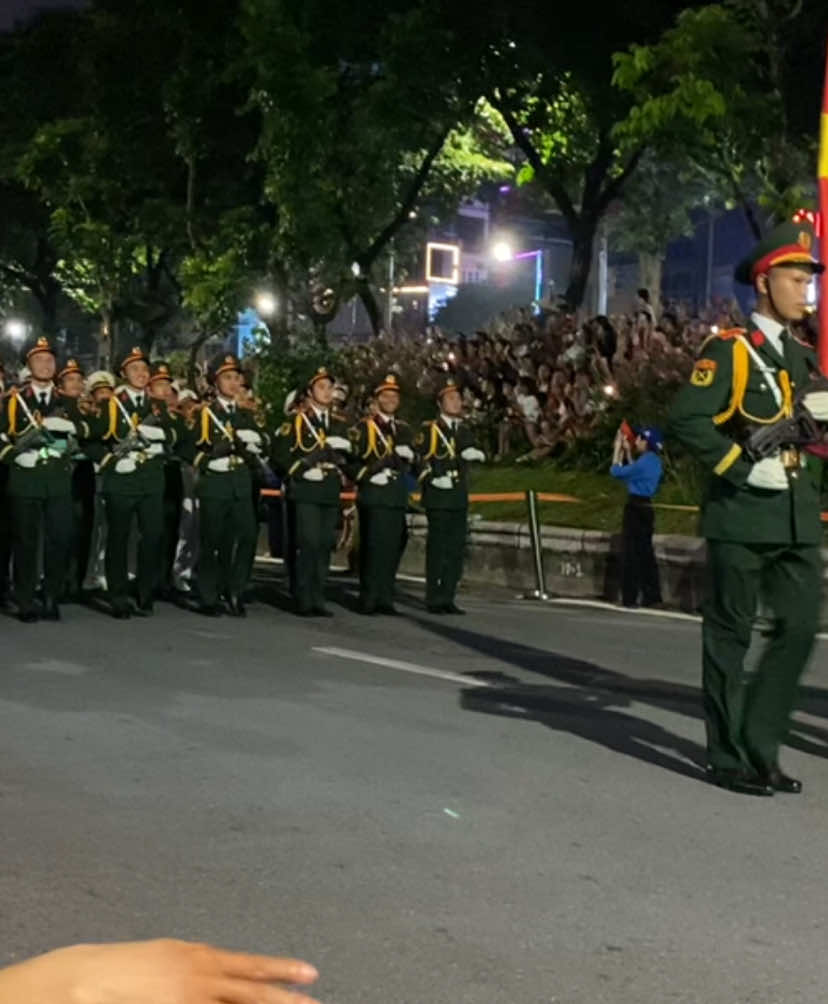 Đề nghị khối yêu nước lần sau hô bé thui không các chú không nghe thấy 🤣🥹🤣#A80 #dieubinh #chubodoi #toiyeuvietnam 