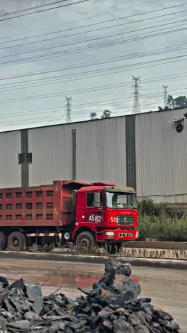#CapCut #truck #dumptruck #shacmanx3000 #shacman #operatordt10roda #operatordt #operator #driver #storykuli #kulitambang #iwiphits #ptiwip #ptindonesiawedabayindustrialpark #halmaheratengah #wedabaynikel🇲🇨🎌 #weda #malukuutara 