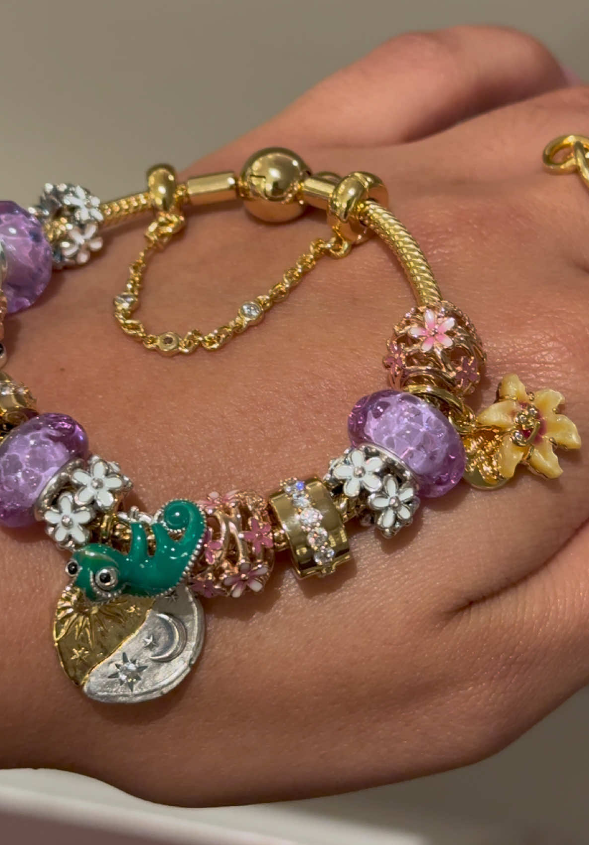 New Rapunzel Charms 😍😍💜☀️ #rapunzelpandoraring #pandoranewcollection #pandora #disney 