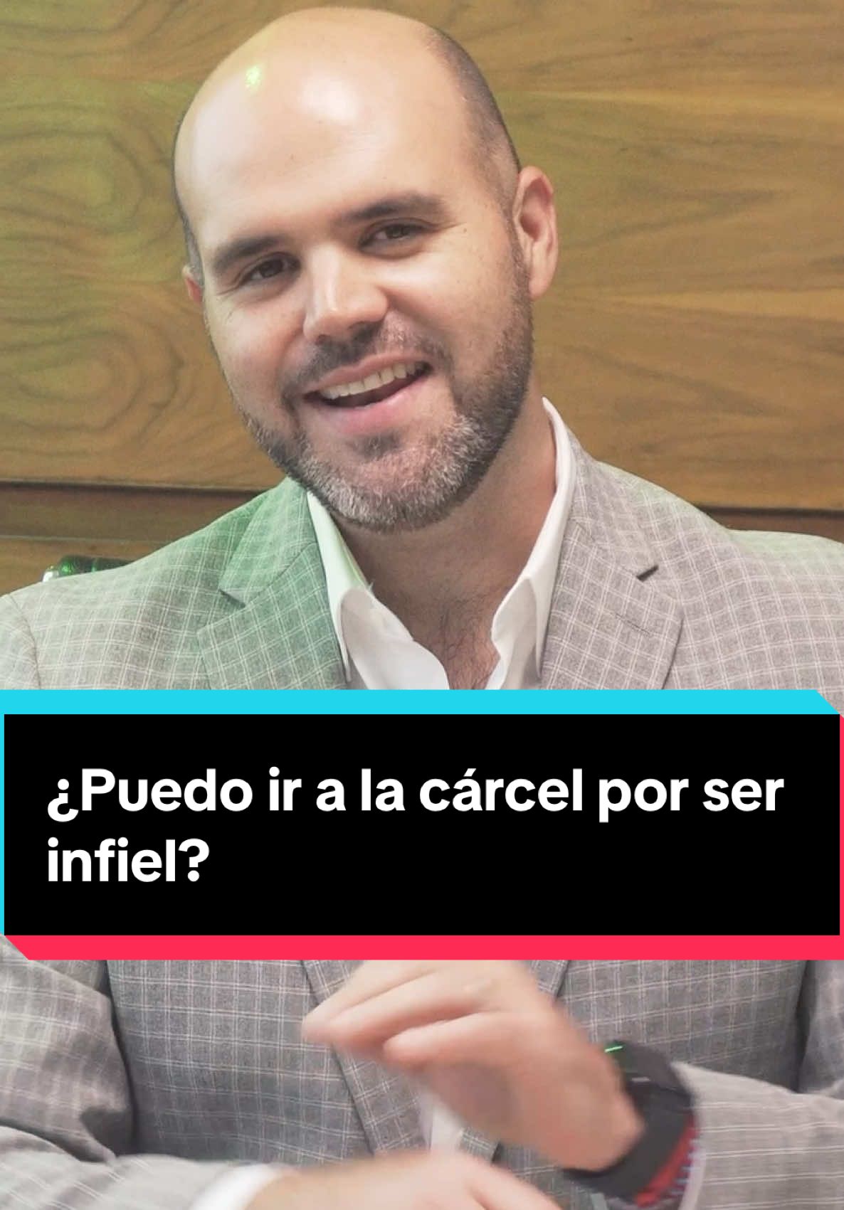 🚨 ¿Infiel y a la cárcel? 🚨 En México NO puedes ir a prisión por serle infiel a tu pareja. Antes sí era delito, pero desapareció en la mayoría de los estados hace más de 10 años. En 2019 la Corte resolvió que la fidelidad es un valor moral, no jurídico. Pero aquí viene lo polémico: ¿debería haber consecuencias legales para la infidelidad? Déjame tu opinión en los comentarios. #Infidelidad #LeyMexicana #TipsLegales #ParejasMX #SupremaCorte #JorgeCervantes #ViralMexico #MexicoTikTok #CuriosidadesLegales #Relaciones #fyp 
