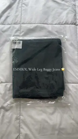 I absolutely loveeee these, I’ve been in need of jeans this color!  #emmiol #baggyjeans #clothes #emmiolclothing #luvakpl #Summer 