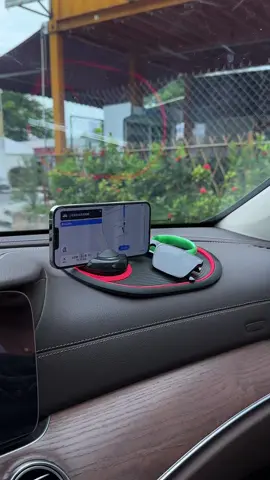 Wait… this car mat might be the only thing holding my life together. 📱 Phone? ✅ 🔑 Keys? ✅ 😵 Sanity? Barely… but YES. This mat? It sticks like your ex should’ve stuck to personal growth. No more sliding. No more chaos. No more Olympic-level phone diving mid-turn. Honestly? My dashboard has never been more emotionally stable. You need this like your coffee needs a lid. #TikTokMadeMeBuyIt #DashboardTherapy #CarHackOfTheYear #NoMoreFlyingPhones #DriverDramaFree #IfItFliesItDies