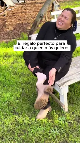 👣 Regálale bienestar y descanso para sus pies#plantarfasciitis #rutinaencasa #footmassager #masajesdepies #masajes #dolordepies #autocuidado #relajacion #giftideas #dolorderodilla 