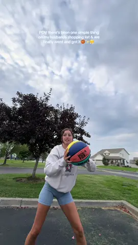 Things got pretty intense out there haha it was fun to surprise him even if it’s just as little as buying a basketball and going to play🫶🏻🌅 #datenight #couples #foryou #basketball #summertime