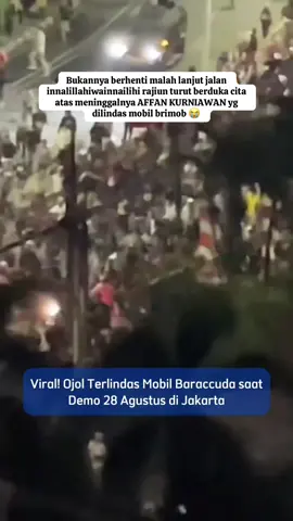Dari vidio ini jelas terlihat ojol itu masih dibawa ban bukannya berhenti dia malah lanjut jalan 😭😭😭 #ojolviral #ojoldilindasbrimob #demo #fyppppppppppppppppppppp 