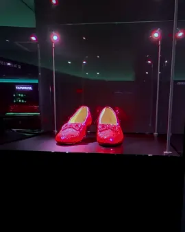 A moment for the Original Ruby Slippers™ from the personal collection of Debbie Reynolds ✨👠 #WOZatSphere 🎥: @Alive Coverage 