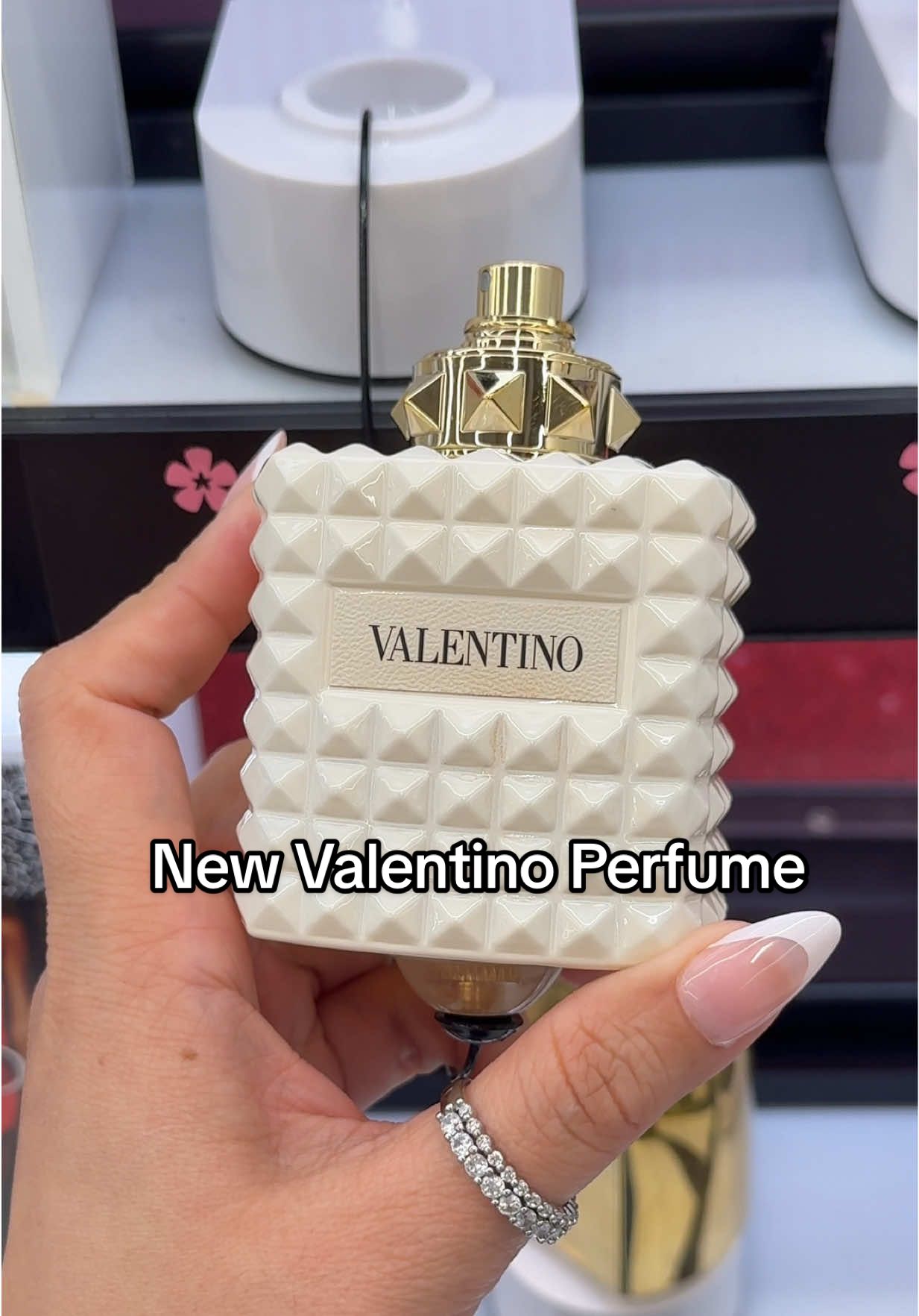 My thoughts on the new Valentino perfumes #perfumetok #perfumetiktok #valentino 