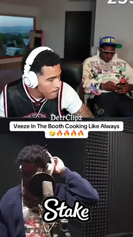 Veeze In The Booth Cooking Like Always🤧🔥🔥🔥🔥#plaqueboymax #veeze #fyp 