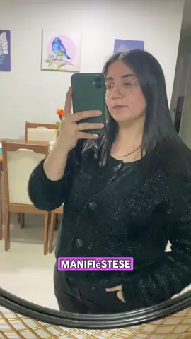 DÍA 1 RENOVANDO MI IMAGEN 🥳 Partimos con el pelo! Me encanta el botox porque no es taaan permanente como el alisado y le da a mi cabello el brillo que le falta jiji. Próximamente: closet! Tengo unas tremendas ganas de renovar mi closet por completooo (onda literal renovarlo todo) pero falta plata y SOBRE TODO asesoría chiquillas!! De hecho tengo un pequeño sueño: juntar varias lucas, asesorarme con alguien y contratarla para que me acompañe todo un día a comprarme cosas, y onda que ella me elija todo y yo me lo vaya probando, y dsps PUM! Tarjetazo 💁🏻‍♀️ ajaj no sé si es posible eso pero aaaa 😭 así que bueno, si conocen a gente que se dedique a eso me avisan poorrrrfis 💕 La pelu es Estudio 28, ubicada en Valparaíso (estudio28.peluqueria en Ig) 😍 CHIQUILLAS DE LA V REGIÓNN ME CONSEGUÍ TREMENDA PROMO!!! Por todo el mes de septiembre en tratamiento de nanobotox pueden elegir de regalo corte de puntas y/o flequillo 🤭 y 15% de descuento en productos para cuidado capilar 🥳🥳🥳 #hairstyle #alisado #asesoriadeimagen #peluqueria 
