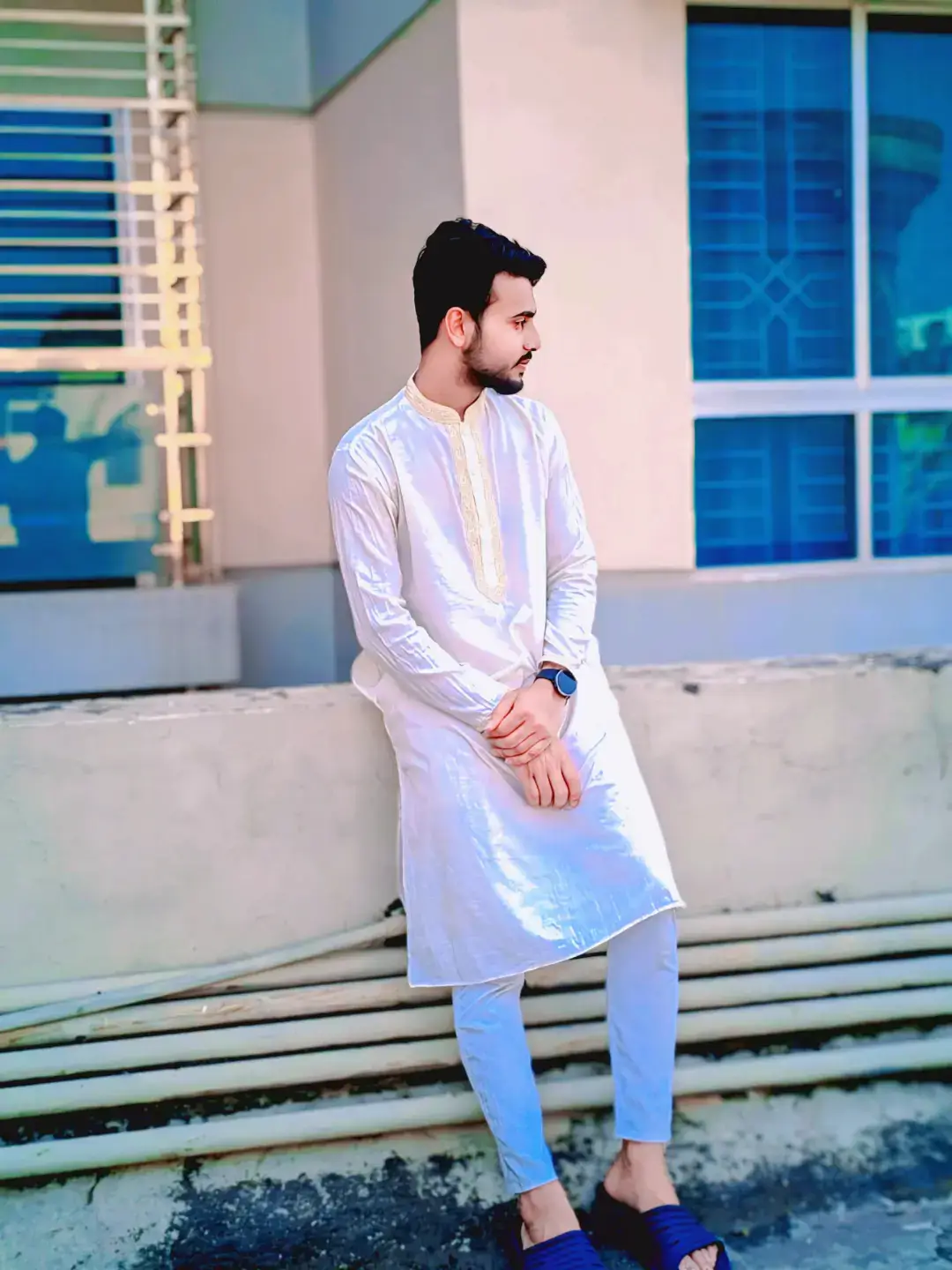 চলে যায় যদি কেউ বাঁধন ছিড়ে কাঁদিস কেন মন ভাঙ্গা গড়া এই জীবনে আছে সর্বক্ষণ চলে যায় যদি কেউ বাঁধন ছিড়ে কাঁদিস কেন মন ভাঙ্গা গড়া এই জীবনে আছে সর্বক্ষণ চলে যায় যদি কেউ হাসির পরে কান্না আছে দুখের পরে সুখ হাসির পরে কান্না আছে দুখের পরে সুখ আধার রাতের শেষে যেমন দেখিস আলোর মুখ জন্ম নিলে সবার তরে আছেরে মরন ভাঙ্গা গড়া এই জীবনে আছে সর্বক্ষণ চলে যায় যদি কেউ বাঁধন ছিড়ে কাঁদিস কেন মন ভাঙ্গা গড়া এই জীবনে আছে সর্বক্ষণ চলে যায় যদি কেউ দুদিনেরেই দুনিয়াতে সবাই মুসাফির দুদিনেরেই দুনিয়াতে সবাই মুসাফির এ সংসারের মোহ মায়ার হই কেন অধীর যায় না মোছা কখন যে ভাগ্যেরই লিখন ভাঙ্গা গড়া এই জীবনে আছে সর্বক্ষণ চলে যায় যদি কেউ বাঁধন ছিড়ে কাঁদিস কেন মন ভাঙ্গা গড়া এই জীবনে আছে সর্বক্ষণ চলে যায় যদি কেউ