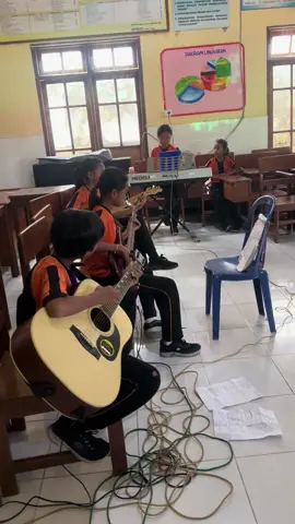 Ekstrakurikuler Musik #ekstrakulikuler #bandsekolah #anakband #ekstramusik #fyp #banaransatu #fyppppppppppppppppppppppp #