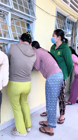 Con học mẹ cũng ở lại học #truongtieuhoc #haumytrinhcaibetiengiang 