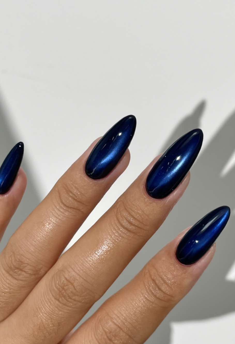 Obsessed by these glass sapphire nails 😍 #fallnails #glassnails #cateyenailart #nailideas  #bluenails #nailinspo  #prettynails #rosiourgelpolish #nails💅 