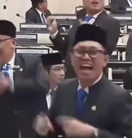 #pada hari ini #DPR  joget 2 naik gaji 