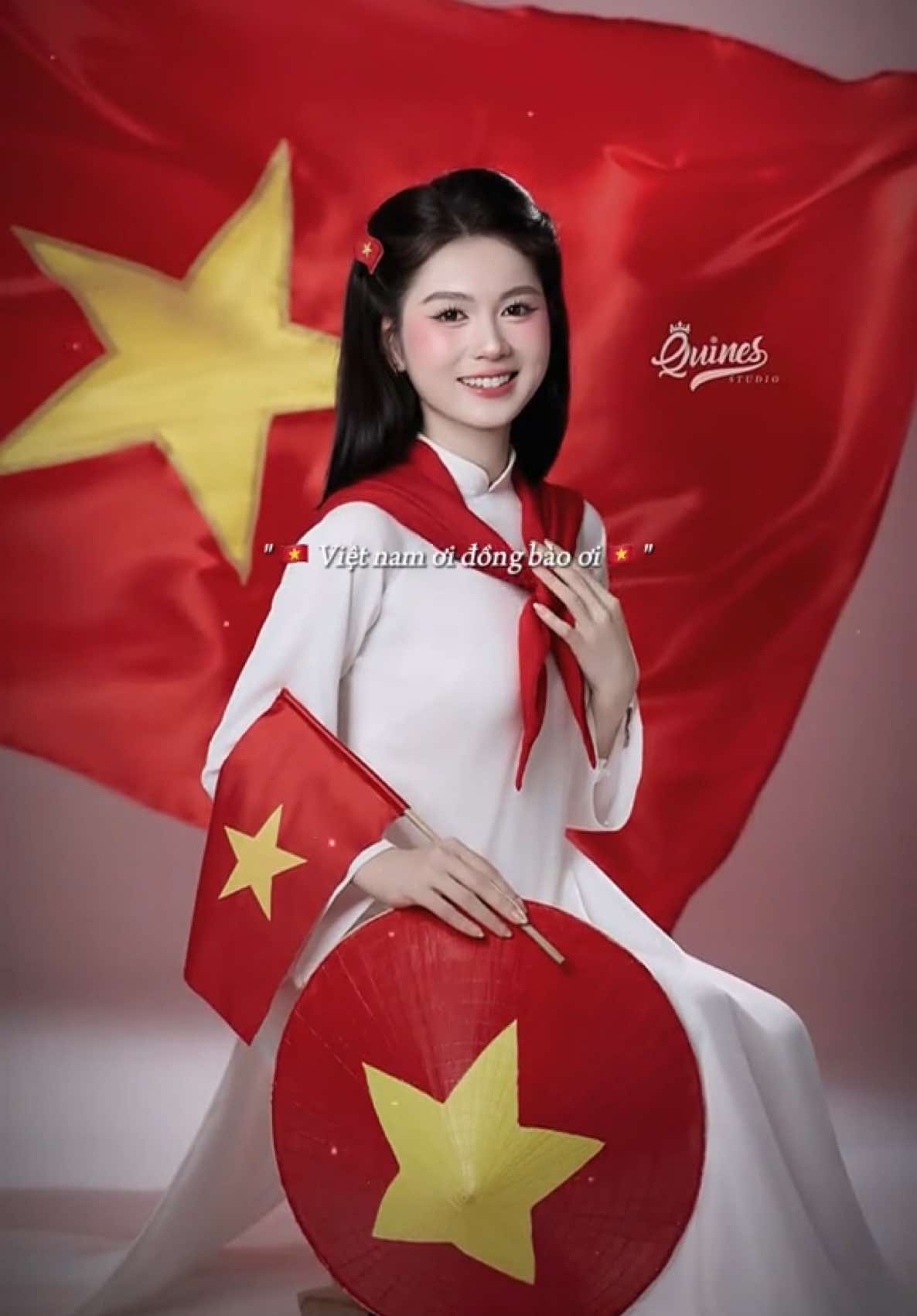 Mỗi bức ảnh là một lời nhắc nhớ: Tự hào dân tộc, tự tin toả sáng ✨ Chúc mừng Quốc Khánh 2-9 🇻🇳 #quinestudio #studiohanoi #feedbackquinestudio #conceptyeunuoc #2_9 #vietnam #tuhaovietnam #vietnamtoiyeu 