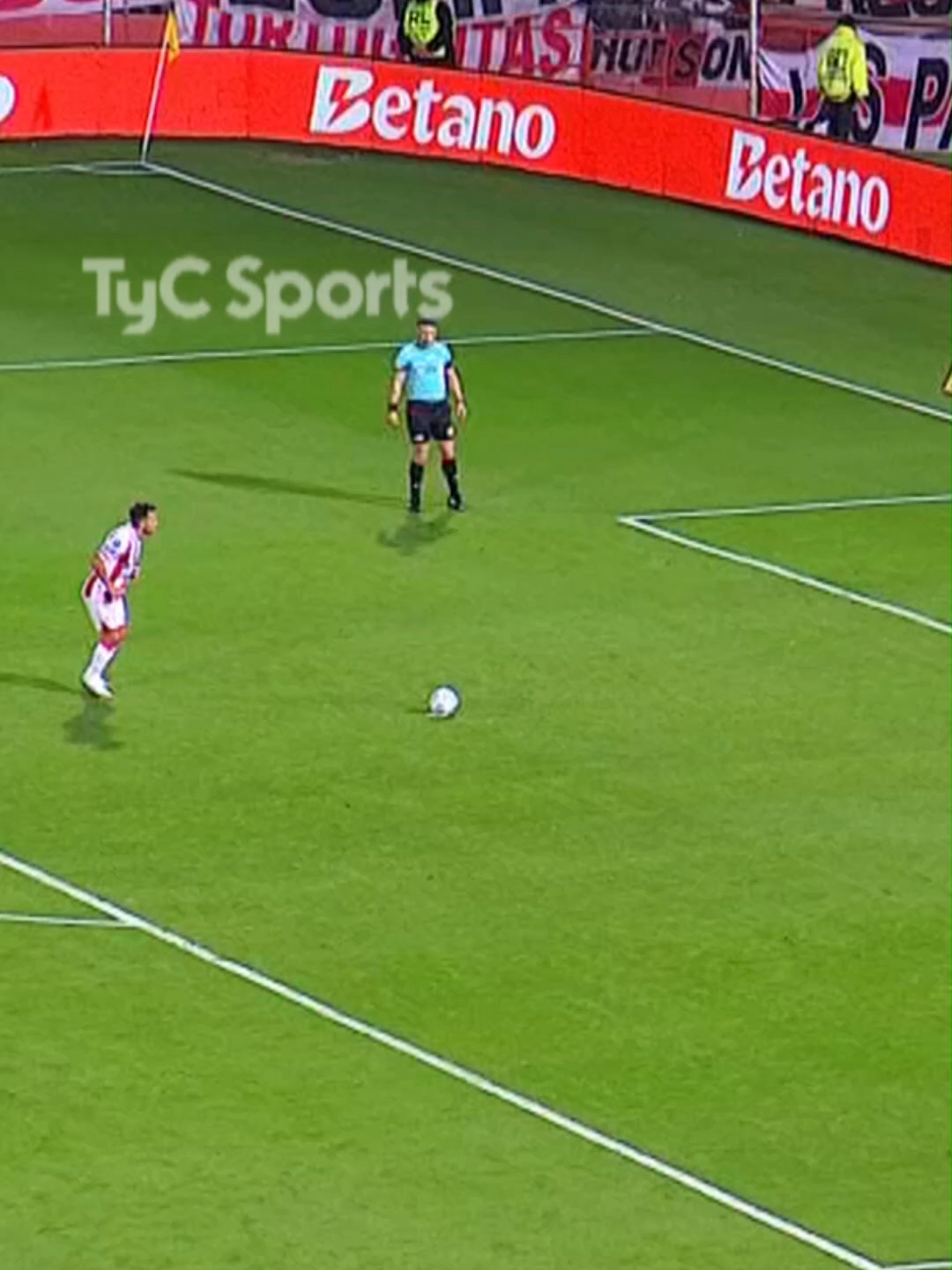 ¡ARMANI, HÉROE OTRA VEZ!🧤🔥 Tras igualas 0-0 en Mendoza, el Pulpo volvió a ser figura en la tanda de penales y metió a #River en los cuartos de final de la #CopaArgentinaEnTyCSports.