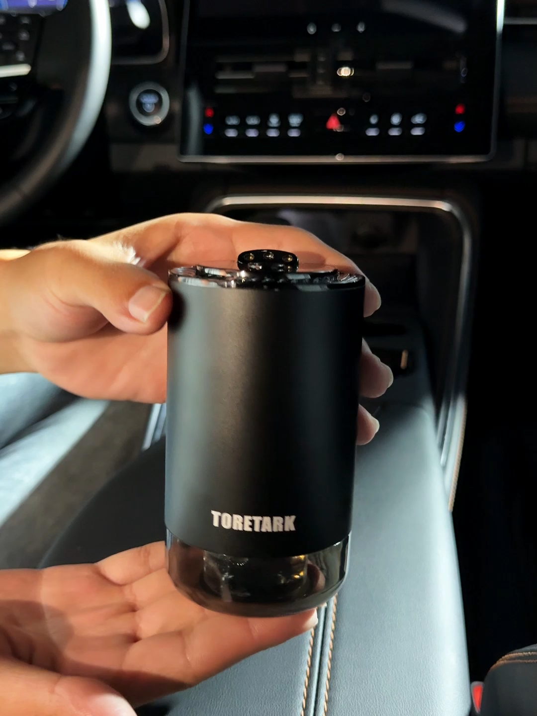 Turn your car ceiling into a starry sky while enjoying natural scents✨ #cartok #caraccessories #cardiffuser #aroma #viral #fyp #tiktokmademebuyit