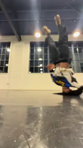 lil after teaching hit #fyp #bgirl #headspin 