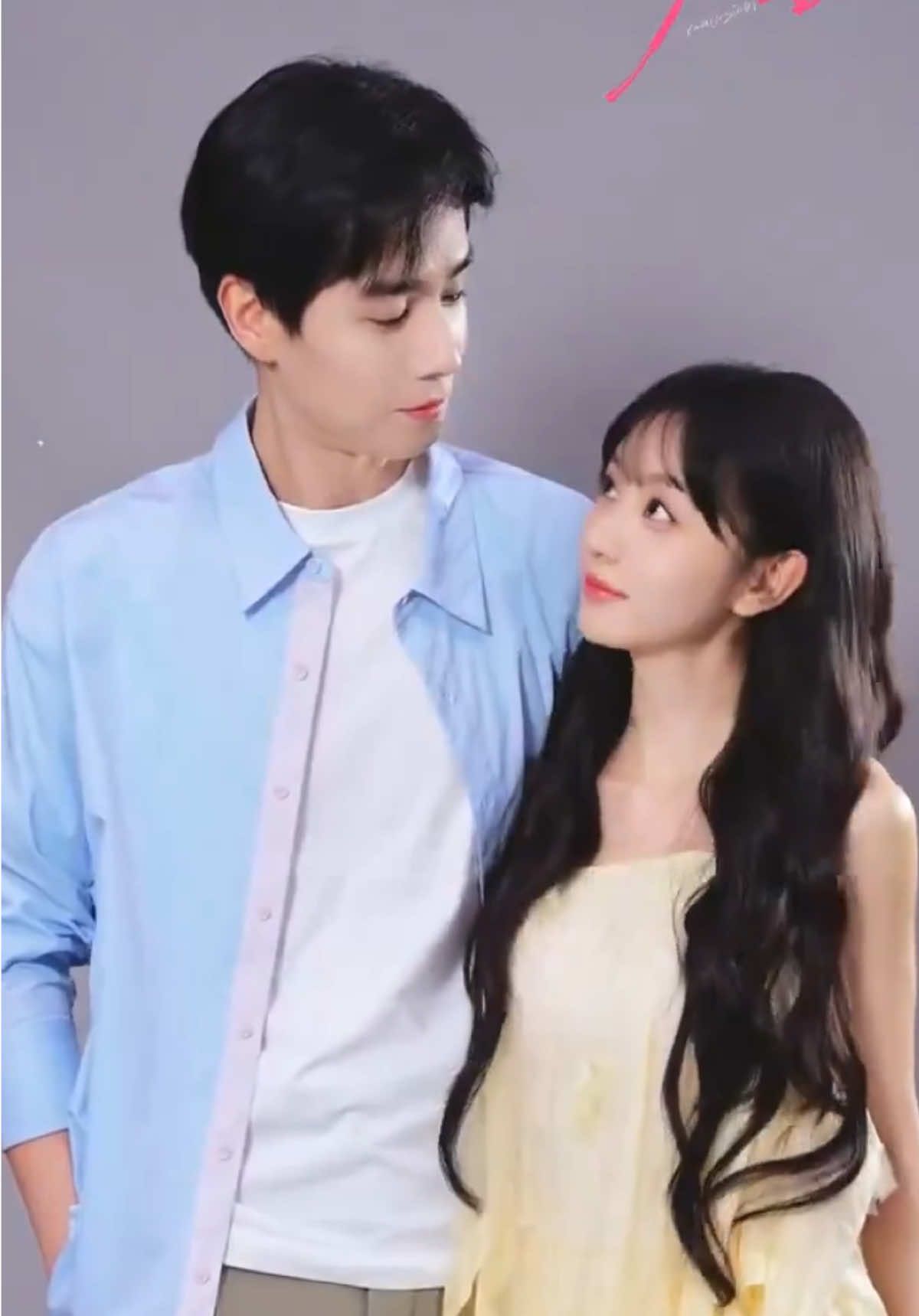 กี้ดดดดดดดดดดดดดดดดด เคมีอี้เถียนระเบิด แตกตู้มมมมมมมม!!! การเจอกันครั้งแรกที่เขินส่วนสูงมาก ไม่คิดว่าเคมีจะขนาดนี้ โอ้โห้ พี่อี้หล่อน้องเถียนส่วนคางพี่อี้เกยหัวเถียนพอดีคือ🫠 #เถียนซีเวย #TianXiwei  #หูอี้เทียน #HuYitian  #GeniusGirlfriend @TikTok Thailand 
