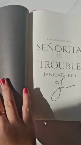 Setuju ga sihh novel ini tuh cakepp bgtt😭🫰🏻🩷✨ #senoritaintrouble #novel #wattpadrekomendasi #foryoupage #fyp 