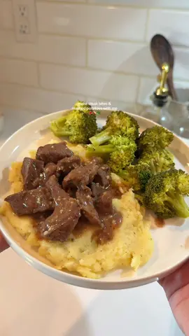 30 minute steak bites & mashed potatoes ✨ #steakbites #steak #steakdinner #EasyRecipe #dinner #cookwithme #mexicanrecipe #recetasmexicanas #recetasfaciles #garlicbutter #latinacontentcreator #momtok 