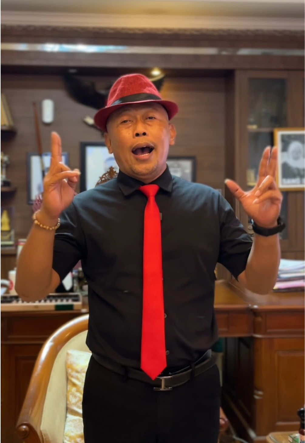 Semua kata rindumu semakin membuatku tak berdaya.. Preenn, besok jangan lupa merapat ke aloon-aloon Ponorogo ada @Dewa19 konser dalam rangka HUT Ponorogo ke-529 dan HUT RI ke-80 🫡. Gratisss Preenn..