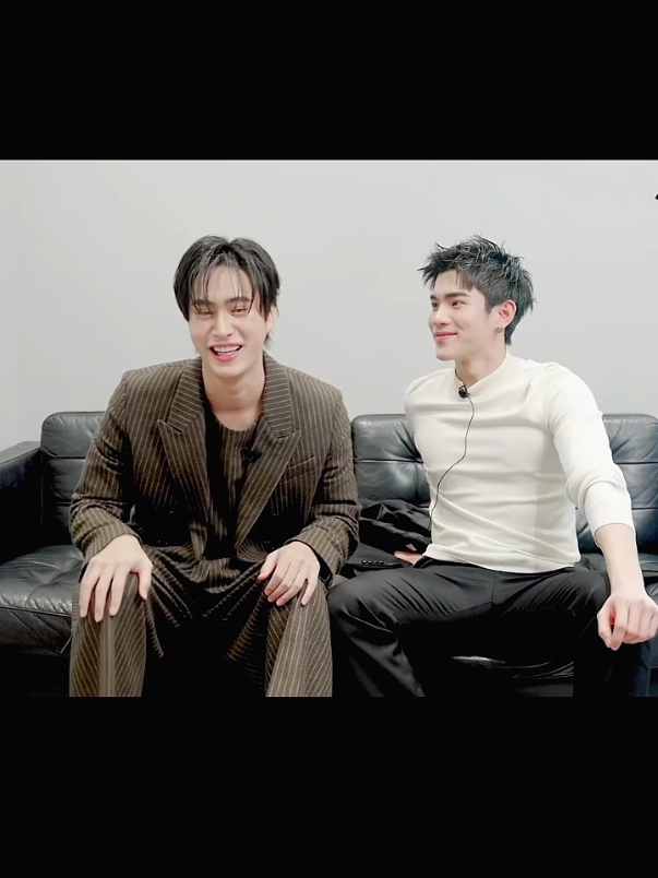 เชื่อแล้วว่ามีความสุข แต่หน้าโฟ้ดยิ้มแบบเอ็นดูมากนะมันยังไง #geminifourth #gemini #fourth #praewtalkxgeminifourth #เจมีไนน์โฟร์ท 