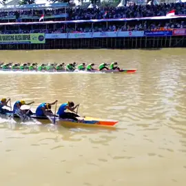posisi seperti ini membuat anak pacuan membutuhkan tenaga ekstra  #kuansing #pacujalurkuantansingingi #pacujalur #pacujalurdrone 
